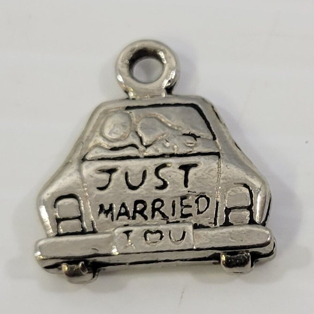 *B) Vintage Double Sided Just Married Wedding Car Jewelry Charm
